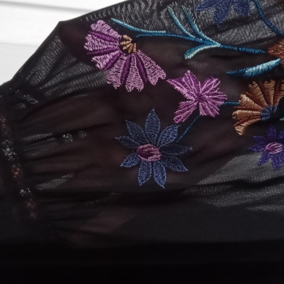 Style & Co embroidered top - Picture 8 of 9